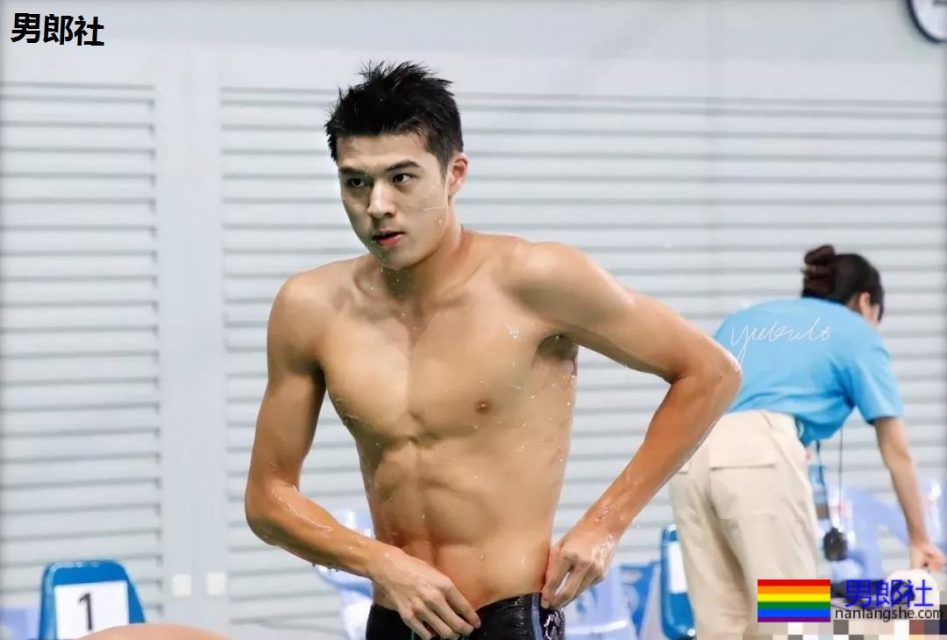 游泳队现00后极品帅哥，他能成为第二个宁泽涛吗 - 51虹马