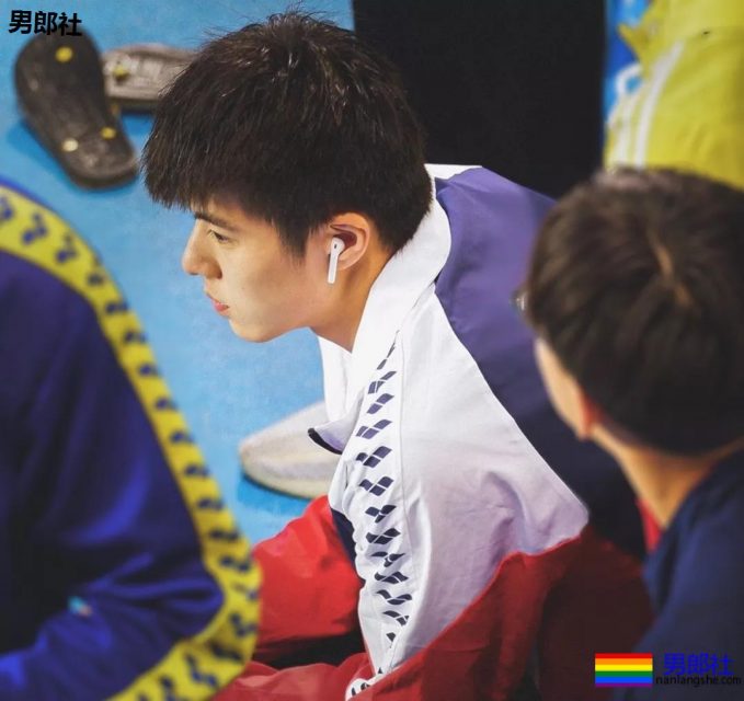 游泳队现00后极品帅哥，他能成为第二个宁泽涛吗 - 51虹马