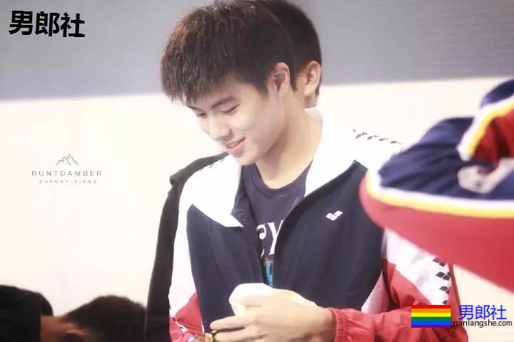 游泳队现00后极品帅哥，他能成为第二个宁泽涛吗 - 51虹马