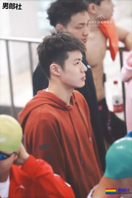 游泳队现00后极品帅哥，他能成为第二个宁泽涛吗 - 51虹马