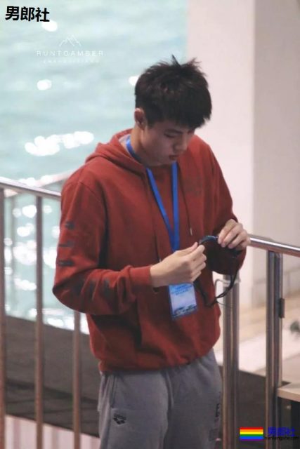 游泳队现00后极品帅哥，他能成为第二个宁泽涛吗 - 51虹马