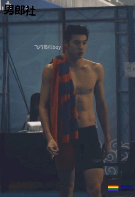 游泳队现00后极品帅哥，他能成为第二个宁泽涛吗 - 51虹马