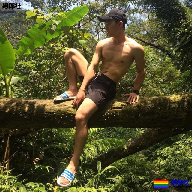 太上火了！退伍大兵私拍写真，这个肉体太顶了。 - 51虹马