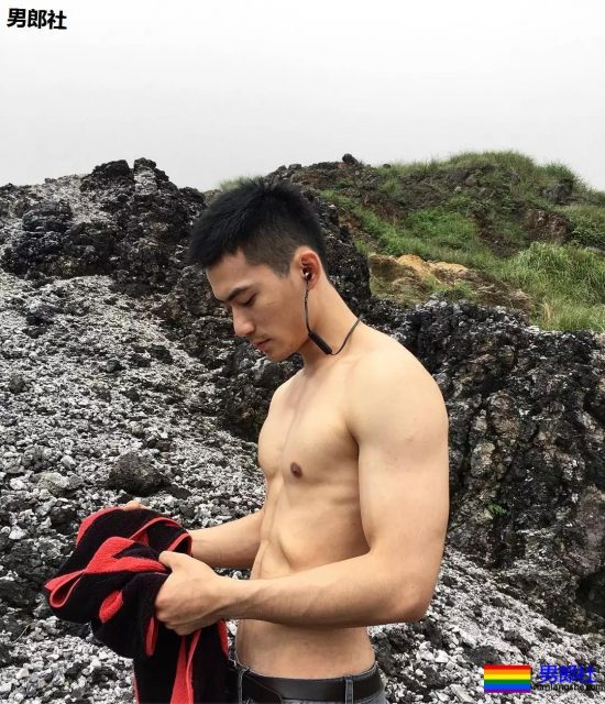 太上火了！退伍大兵私拍写真，这个肉体太顶了。 - 51虹马