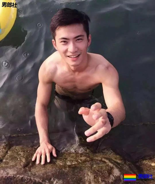 太上火了！退伍大兵私拍写真，这个肉体太顶了。 - 51虹马