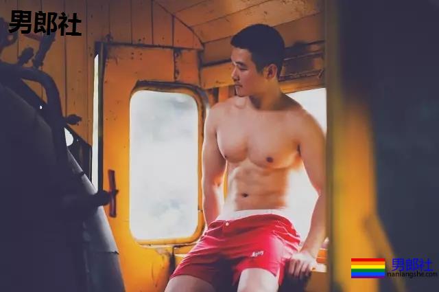 成熟爷们惹人垂涎 - 51虹马