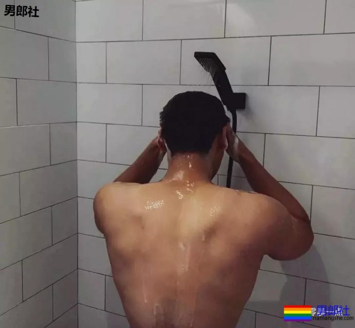 高二男神室友喝醉了，晚上回来在我脖子种草莓，还把我xx？ - 51虹马