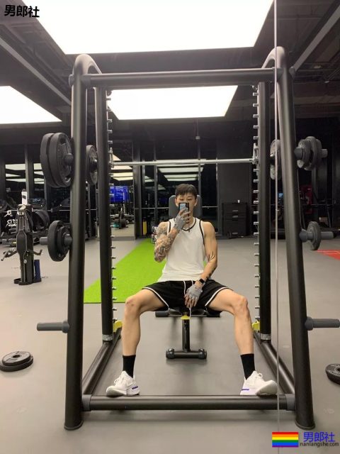 1米92高帅长腿直男小狼狗，高鼻梁还自带一身腱子肉?! - 51虹马