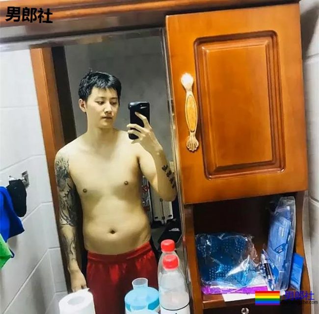 1米92高帅长腿直男小狼狗，高鼻梁还自带一身腱子肉?! - 51虹马