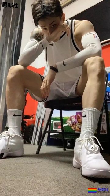 1米92高帅长腿直男小狼狗，高鼻梁还自带一身腱子肉?! - 51虹马