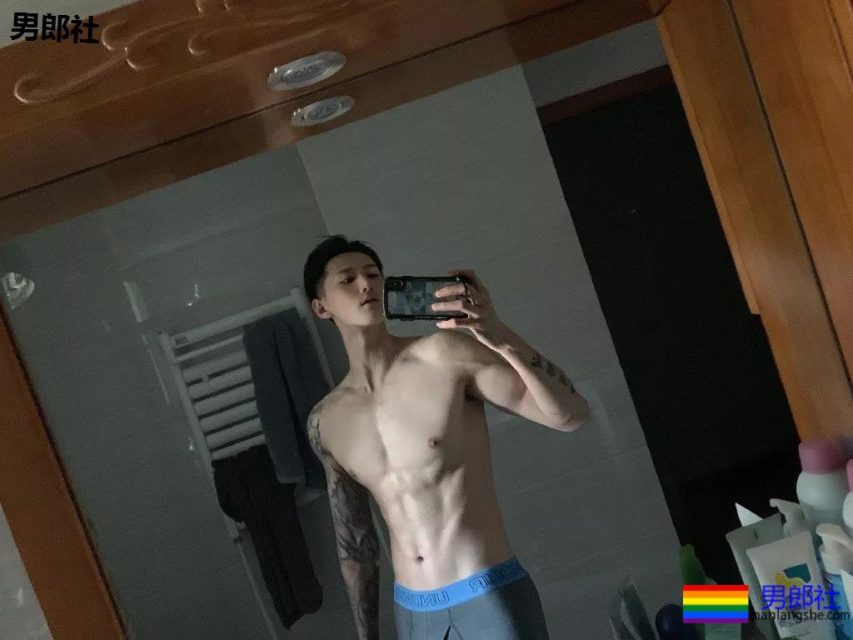 1米92高帅长腿直男小狼狗，高鼻梁还自带一身腱子肉?! - 51虹马