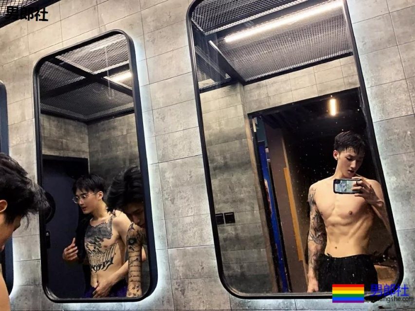 1米92高帅长腿直男小狼狗，高鼻梁还自带一身腱子肉?! - 51虹马