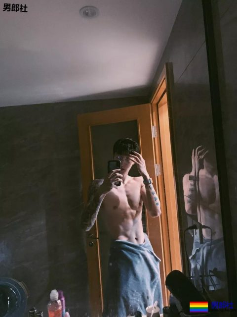 1米92高帅长腿直男小狼狗，高鼻梁还自带一身腱子肉?! - 51虹马