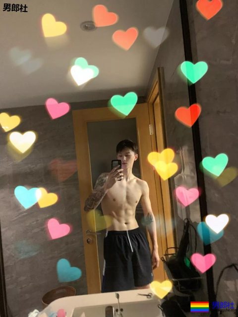 1米92高帅长腿直男小狼狗，高鼻梁还自带一身腱子肉?! - 51虹马