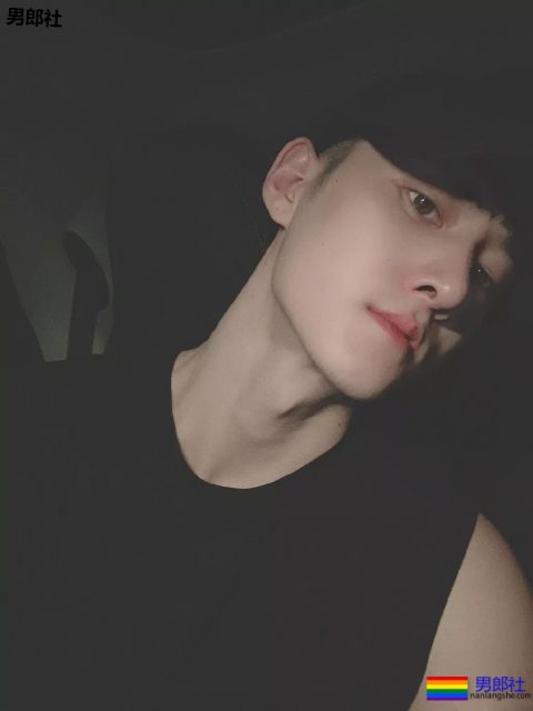 1米92高帅长腿直男小狼狗，高鼻梁还自带一身腱子肉?! - 51虹马