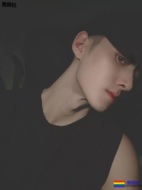 1米92高帅长腿直男小狼狗，高鼻梁还自带一身腱子肉?! - 51虹马