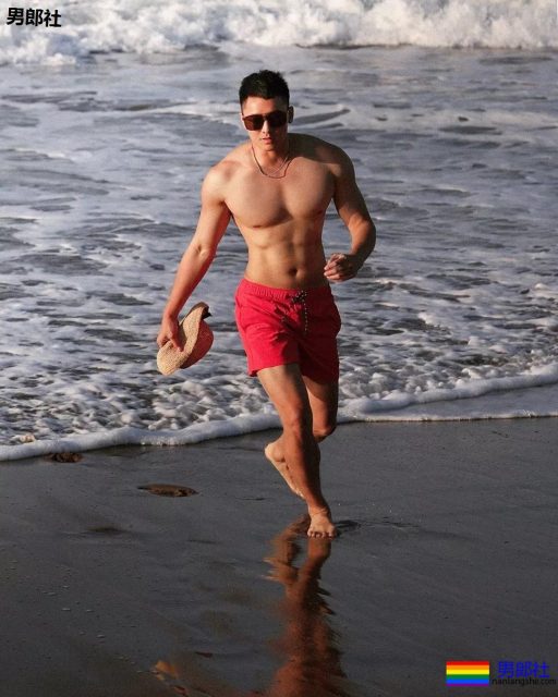 海边巨胸肉壮帅哥被扒出私生活,不仅有颜还有奔放的一面! - 51虹马 海边巨胸肉壮帅哥被扒出私生活,不仅有颜还有奔放的一面! - 51虹马