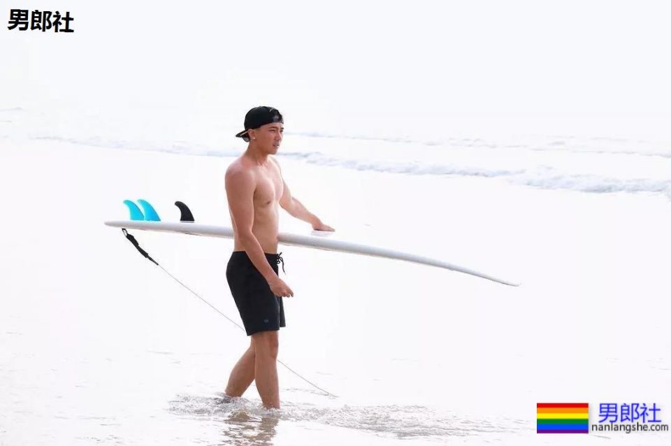 海边巨胸肉壮帅哥被扒出私生活,不仅有颜还有奔放的一面! - 51虹马 海边巨胸肉壮帅哥被扒出私生活,不仅有颜还有奔放的一面! - 51虹马