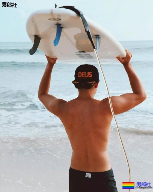 海边巨胸肉壮帅哥被扒出私生活,不仅有颜还有奔放的一面! - 51虹马 海边巨胸肉壮帅哥被扒出私生活,不仅有颜还有奔放的一面! - 51虹马