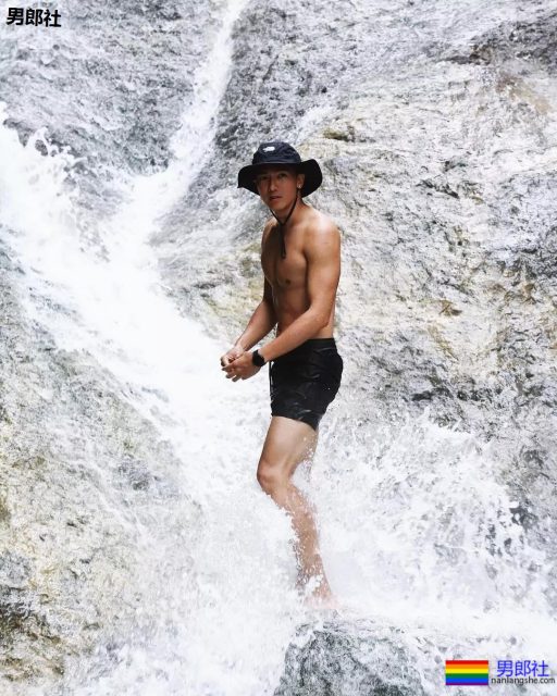 海边巨胸肉壮帅哥被扒出私生活,不仅有颜还有奔放的一面! - 51虹马 海边巨胸肉壮帅哥被扒出私生活,不仅有颜还有奔放的一面! - 51虹马