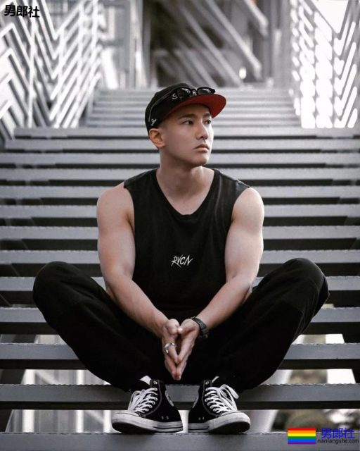 海边巨胸肉壮帅哥被扒出私生活,不仅有颜还有奔放的一面! - 51虹马 海边巨胸肉壮帅哥被扒出私生活,不仅有颜还有奔放的一面! - 51虹马