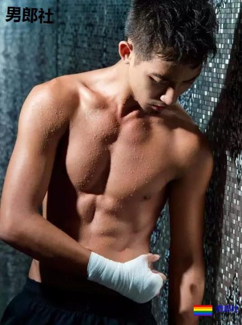 鸟国小哥抓拍，190CM的深！蹲！-51虹马