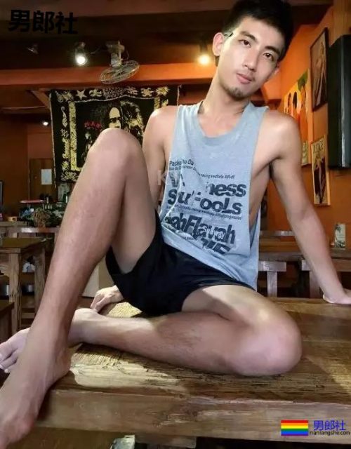 鸟国小哥抓拍，190CM的深！蹲！ - 51虹马