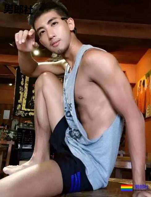 鸟国小哥抓拍，190CM的深！蹲！ - 51虹马