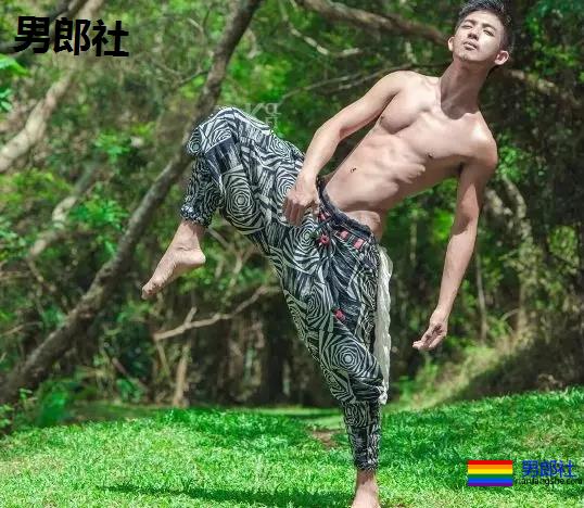 鸟国小哥抓拍，190CM的深！蹲！ - 51虹马