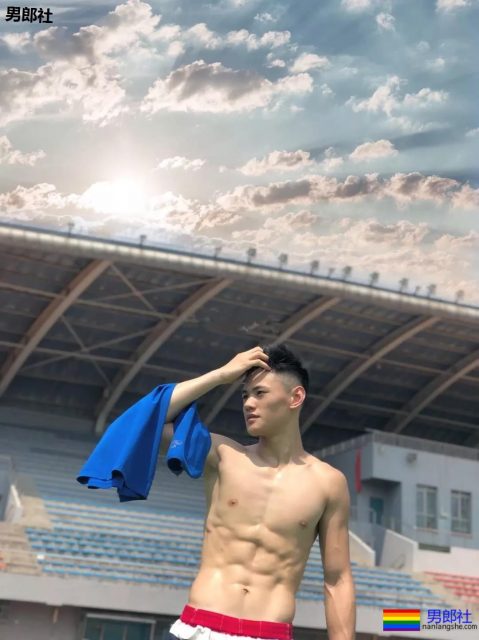 薄肌体育生一脱掉衣服，我就感觉恋爱了 - 51虹马