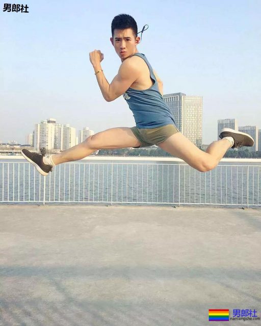 湾湾男模被扒和外国男友！自爆视频毁三观！-51虹马