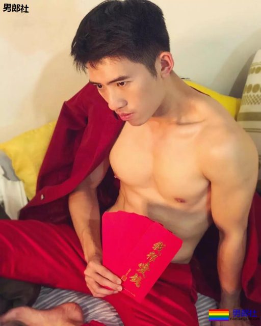 湾湾男模被扒和外国男友！自爆视频毁三观！ - 51虹马