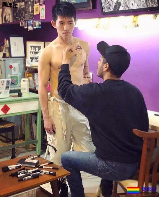 湾湾男模被扒和外国男友！自爆视频毁三观！ - 51虹马