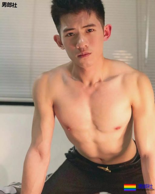 湾湾男模被扒和外国男友！自爆视频毁三观！ - 51虹马