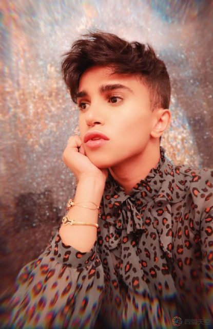 沙特gay网红贴了一张短裤照 - 51虹马 沙特gay网红贴了一张短裤照 - 51虹马