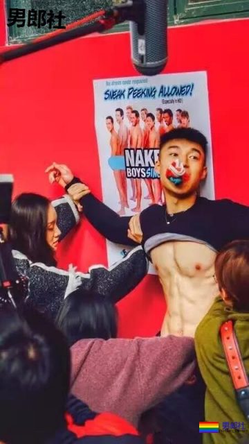 嘴被塞袜子男模教练，终于脱了，人鱼线青筋炸裂~！ - 51虹马