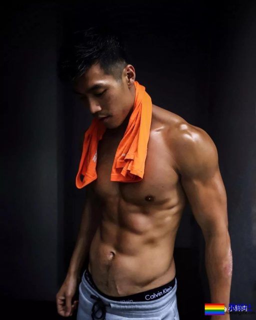 古铜色筋肉熟男硬照一览！想跟他一起用美黑舱……-51虹马