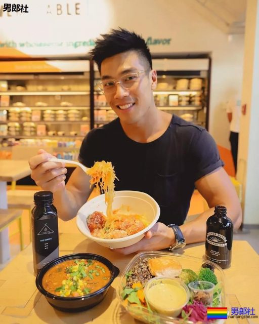 古铜色筋肉熟男硬照一览!想跟他一起用美黑舱…… - 51虹马 古铜色筋肉熟男硬照一览!想跟他一起用美黑舱…… - 51虹马