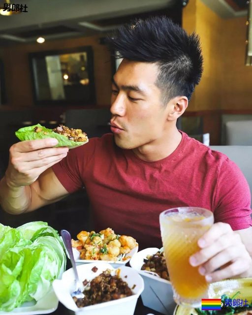 古铜色筋肉熟男硬照一览!想跟他一起用美黑舱…… - 51虹马 古铜色筋肉熟男硬照一览!想跟他一起用美黑舱…… - 51虹马