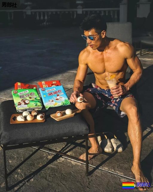 古铜色筋肉熟男硬照一览!想跟他一起用美黑舱…… - 51虹马 古铜色筋肉熟男硬照一览!想跟他一起用美黑舱…… - 51虹马