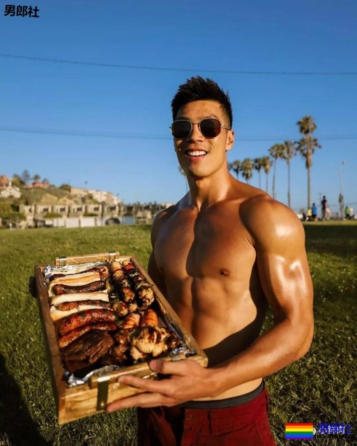 古铜色筋肉熟男硬照一览!想跟他一起用美黑舱…… - 51虹马 古铜色筋肉熟男硬照一览!想跟他一起用美黑舱…… - 51虹马