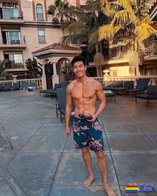 古铜色筋肉熟男硬照一览!想跟他一起用美黑舱…… - 51虹马 古铜色筋肉熟男硬照一览!想跟他一起用美黑舱…… - 51虹马