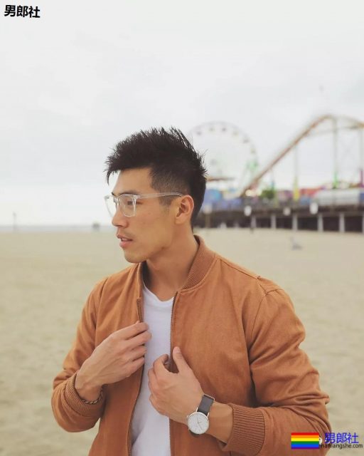 古铜色筋肉熟男硬照一览!想跟他一起用美黑舱…… - 51虹马 古铜色筋肉熟男硬照一览!想跟他一起用美黑舱…… - 51虹马