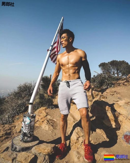 古铜色筋肉熟男硬照一览!想跟他一起用美黑舱…… - 51虹马 古铜色筋肉熟男硬照一览!想跟他一起用美黑舱…… - 51虹马