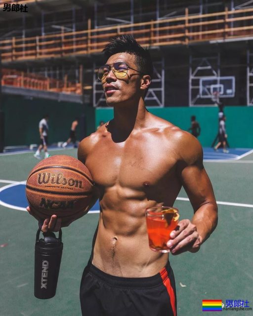 古铜色筋肉熟男硬照一览!想跟他一起用美黑舱…… - 51虹马 古铜色筋肉熟男硬照一览!想跟他一起用美黑舱…… - 51虹马