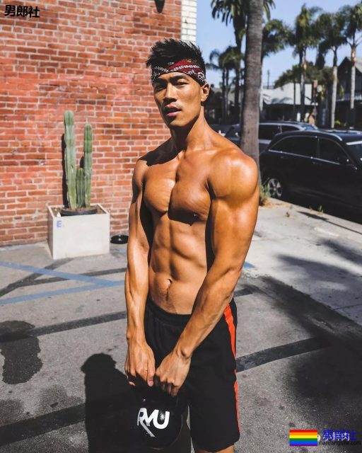 古铜色筋肉熟男硬照一览!想跟他一起用美黑舱…… - 51虹马 古铜色筋肉熟男硬照一览!想跟他一起用美黑舱…… - 51虹马