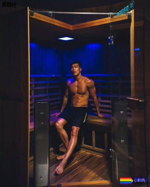 古铜色筋肉熟男硬照一览!想跟他一起用美黑舱…… - 51虹马 古铜色筋肉熟男硬照一览!想跟他一起用美黑舱…… - 51虹马