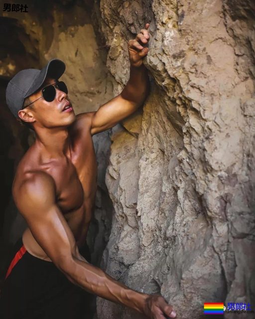 古铜色筋肉熟男硬照一览!想跟他一起用美黑舱…… - 51虹马 古铜色筋肉熟男硬照一览!想跟他一起用美黑舱…… - 51虹马