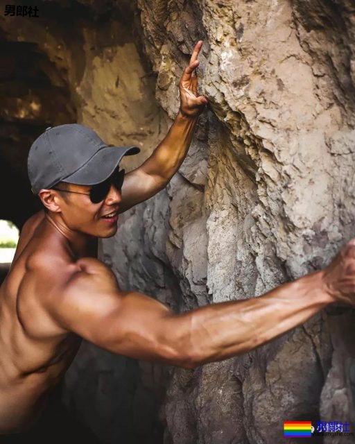 古铜色筋肉熟男硬照一览!想跟他一起用美黑舱…… - 51虹马 古铜色筋肉熟男硬照一览!想跟他一起用美黑舱…… - 51虹马