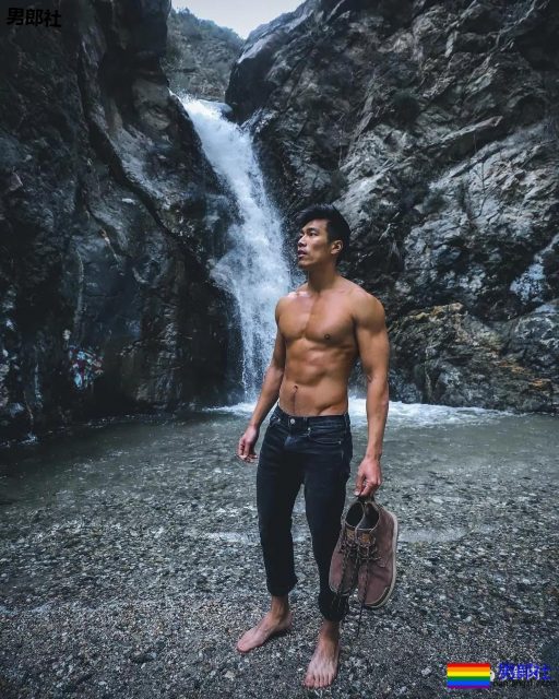 古铜色筋肉熟男硬照一览!想跟他一起用美黑舱…… - 51虹马 古铜色筋肉熟男硬照一览!想跟他一起用美黑舱…… - 51虹马